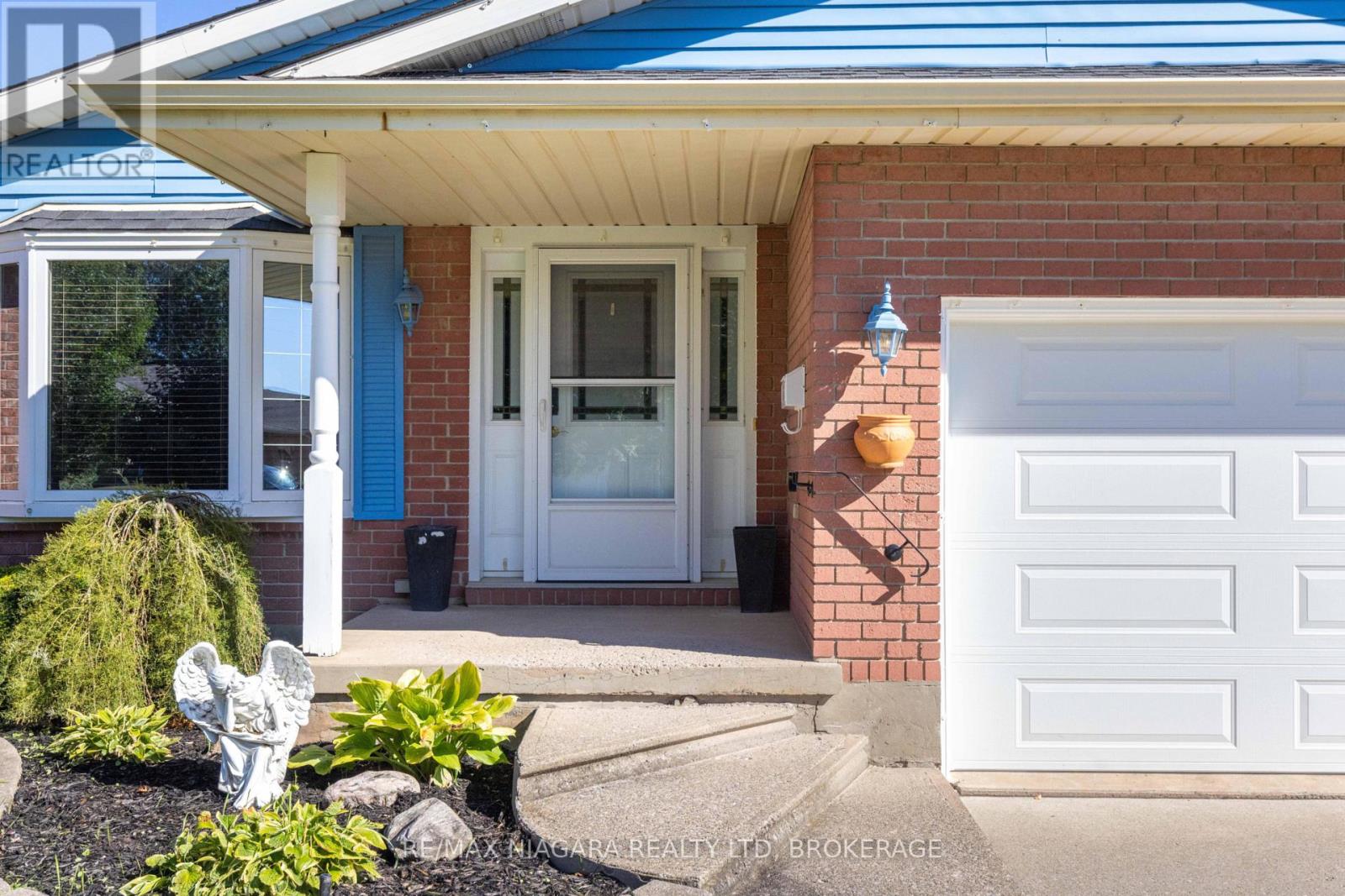27 Andrea Drive, St. Catharines, Ontario  L2S 3N7 - Photo 3 - X13725526