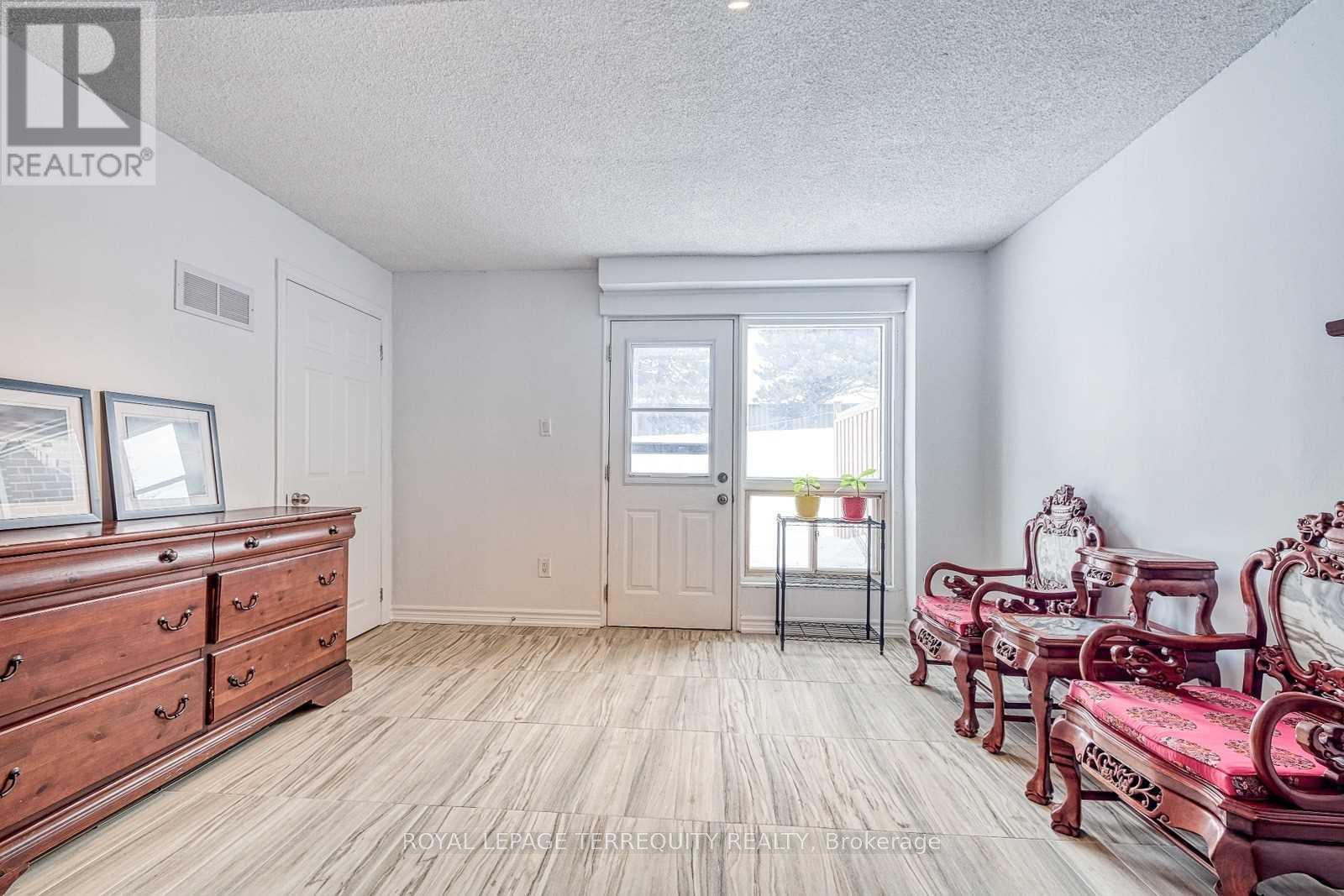 44 - 26 Nebula Star Way, Toronto, Ontario  M2J 1M8 - Photo 2 - C13727936