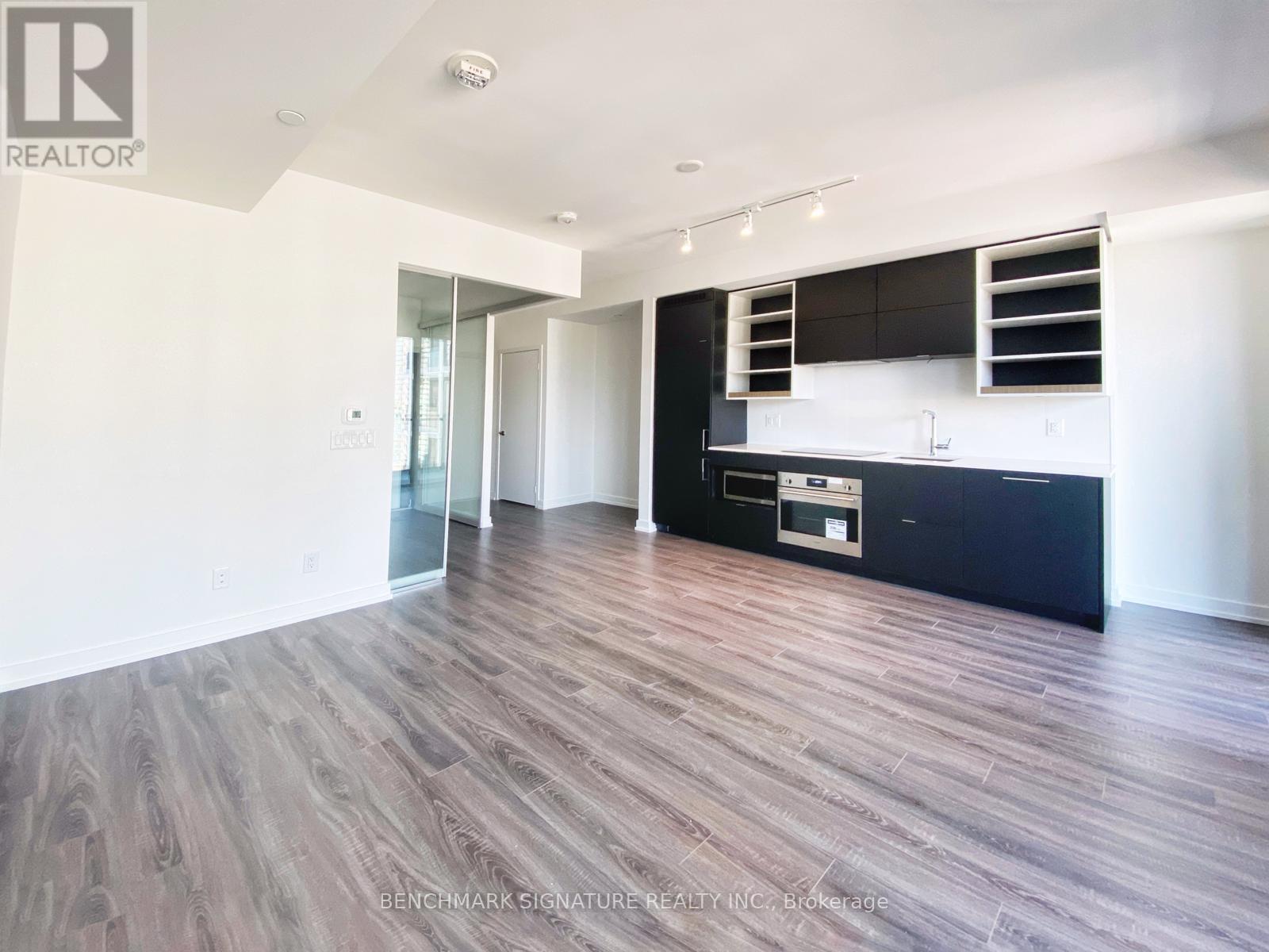 1722 - 20 Edward Street, Toronto, Ontario  M5G 1C9 - Photo 2 - C13727968