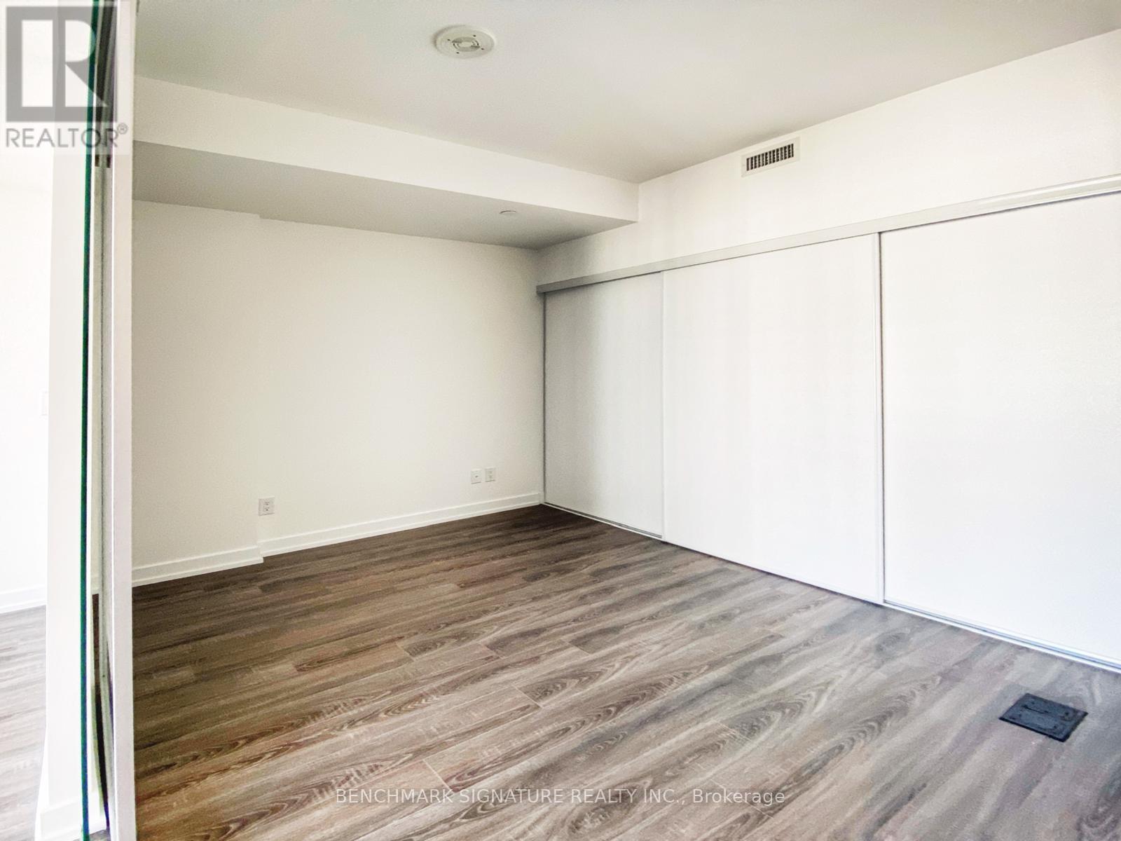 1722 - 20 Edward Street, Toronto, Ontario  M5G 1C9 - Photo 4 - C13727968