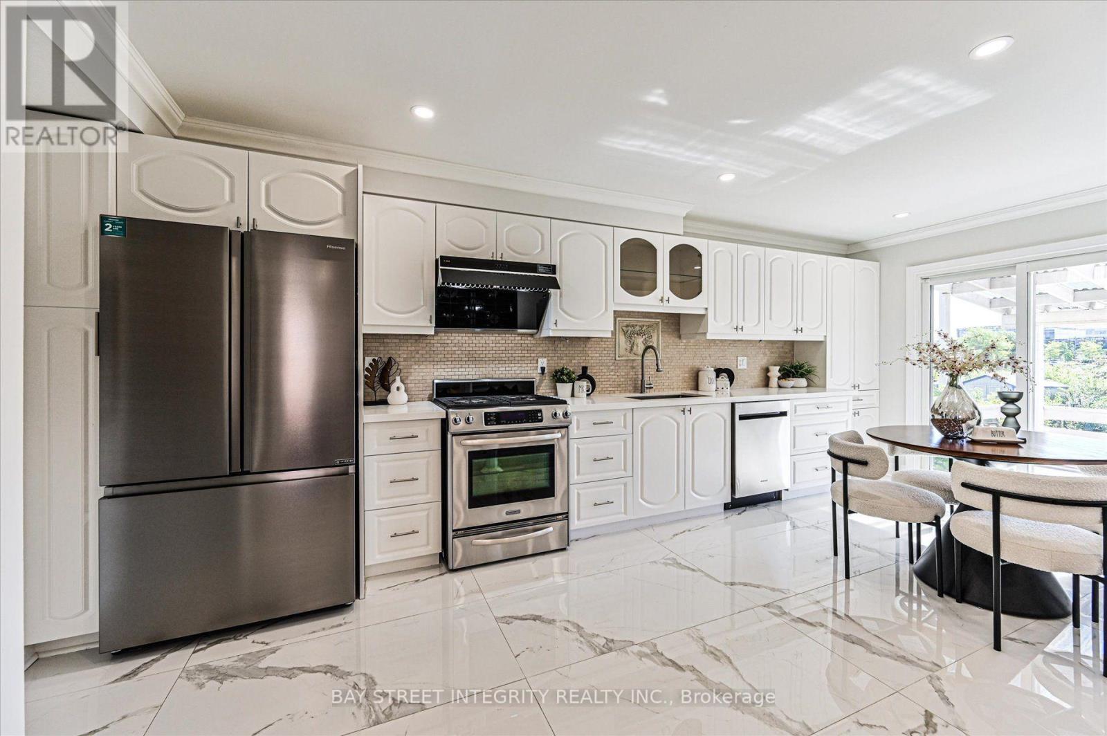 27 Samantha Circle, Richmond Hill, Ontario  L4B 2R7 - Photo 13 - N13727960