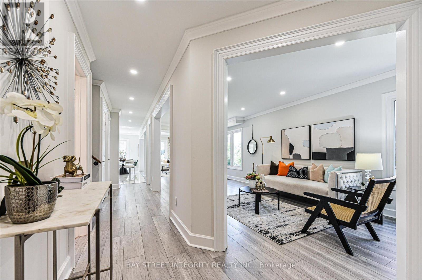 27 Samantha Circle, Richmond Hill, Ontario  L4B 2R7 - Photo 4 - N13727960