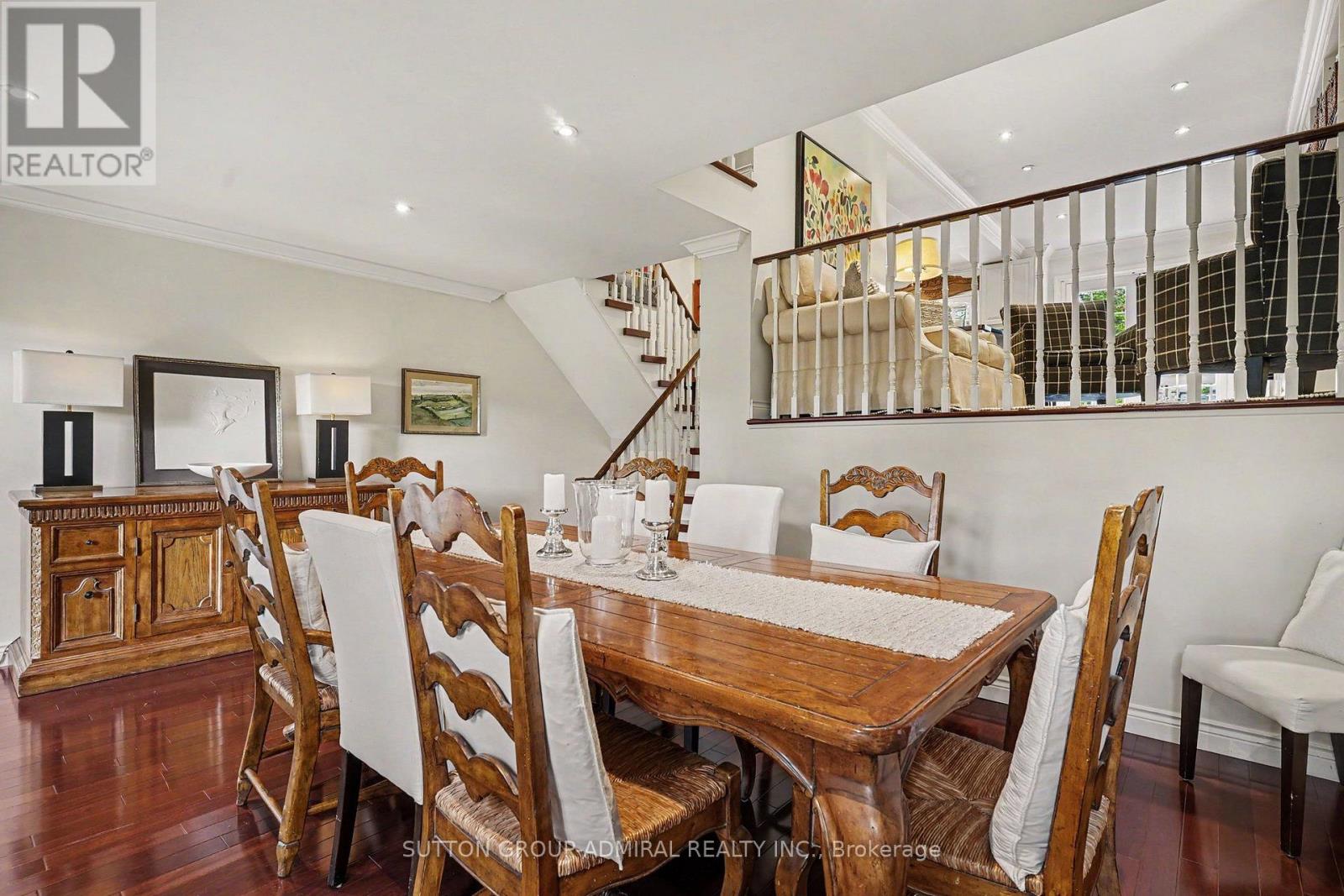 1230 Cornerbrook Place, Mississauga, Ontario  L5C 3J4 - Photo 8 - W13727844