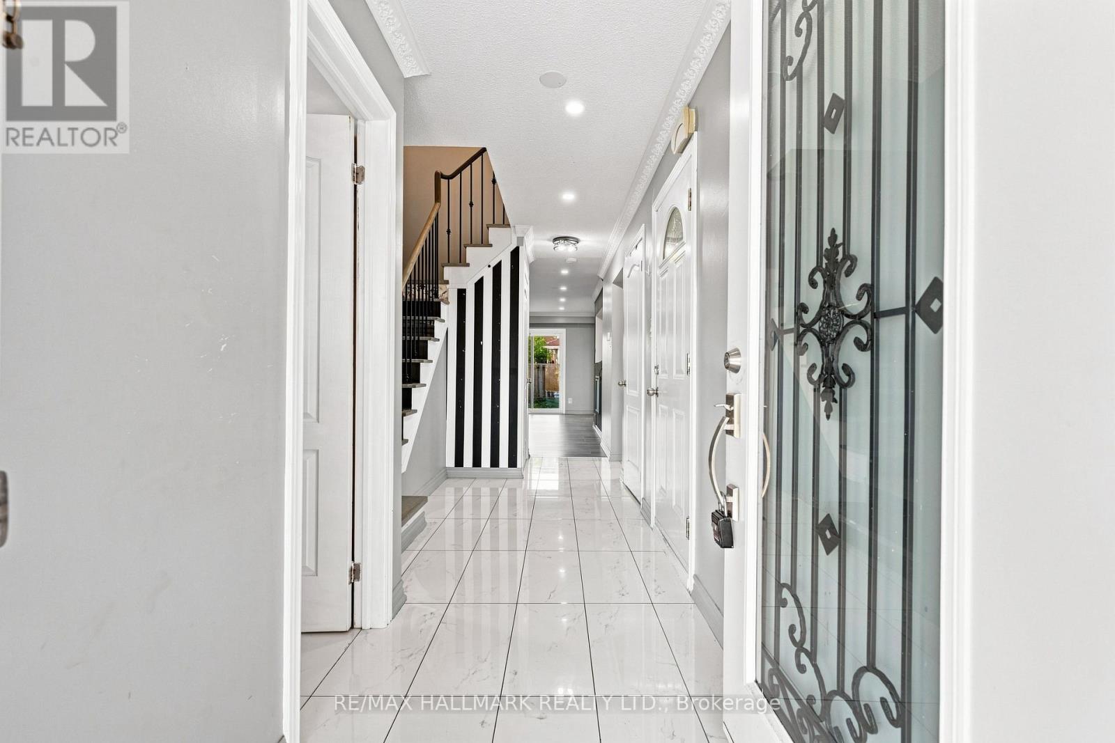 60 Pickard Lane, Brampton, Ontario  L6Y 2M5 - Photo 4 - W13727860
