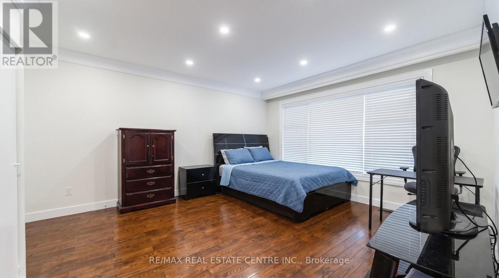 22 Neames Crescent, Toronto, Ontario  M3L 1K9 - Photo 17 - W13728032
