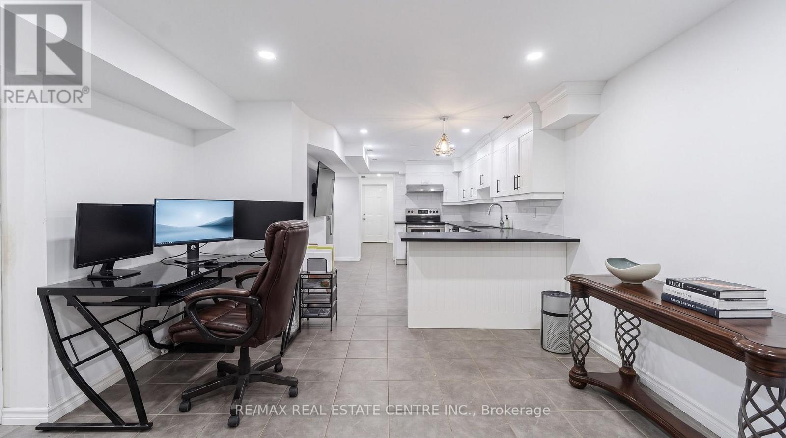 22 Neames Crescent, Toronto, Ontario  M3L 1K9 - Photo 20 - W13728032
