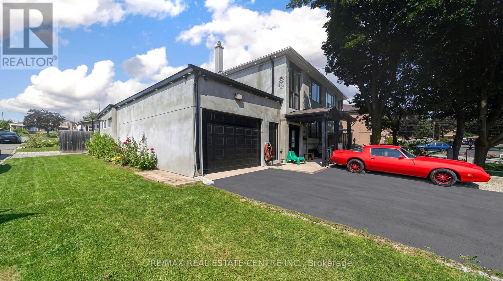 22 Neames Crescent, Toronto, Ontario  M3L 1K9 - Photo 3 - W13728032