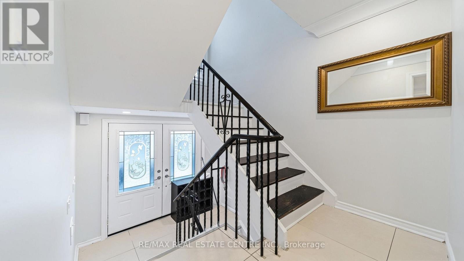 22 Neames Crescent, Toronto, Ontario  M3L 1K9 - Photo 4 - W13728032