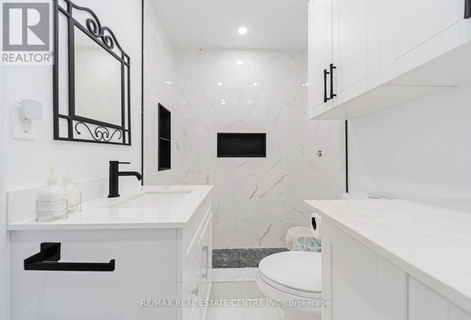 22 Neames Crescent, Toronto, Ontario  M3L 1K9 - Photo 8 - W13728032