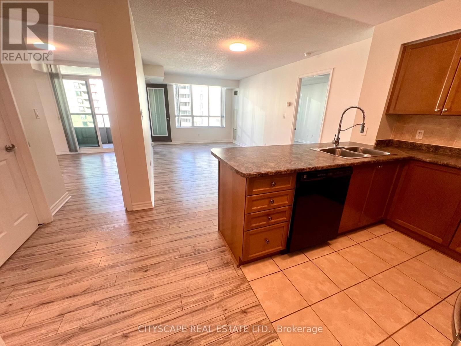 1808 - 335 Rathburn Road, Mississauga, Ontario L5B 0C8 - Photo 2 - W13688160