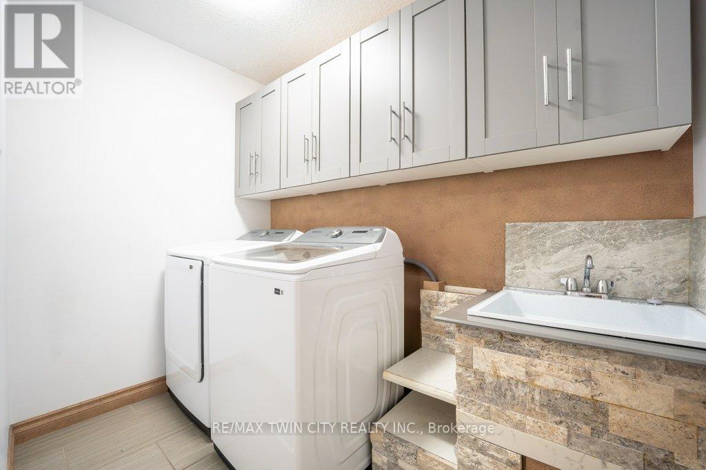E33 - 110 Activa Avenue, Kitchener, Ontario  N2E 4K4 - Photo 11 - X13727926