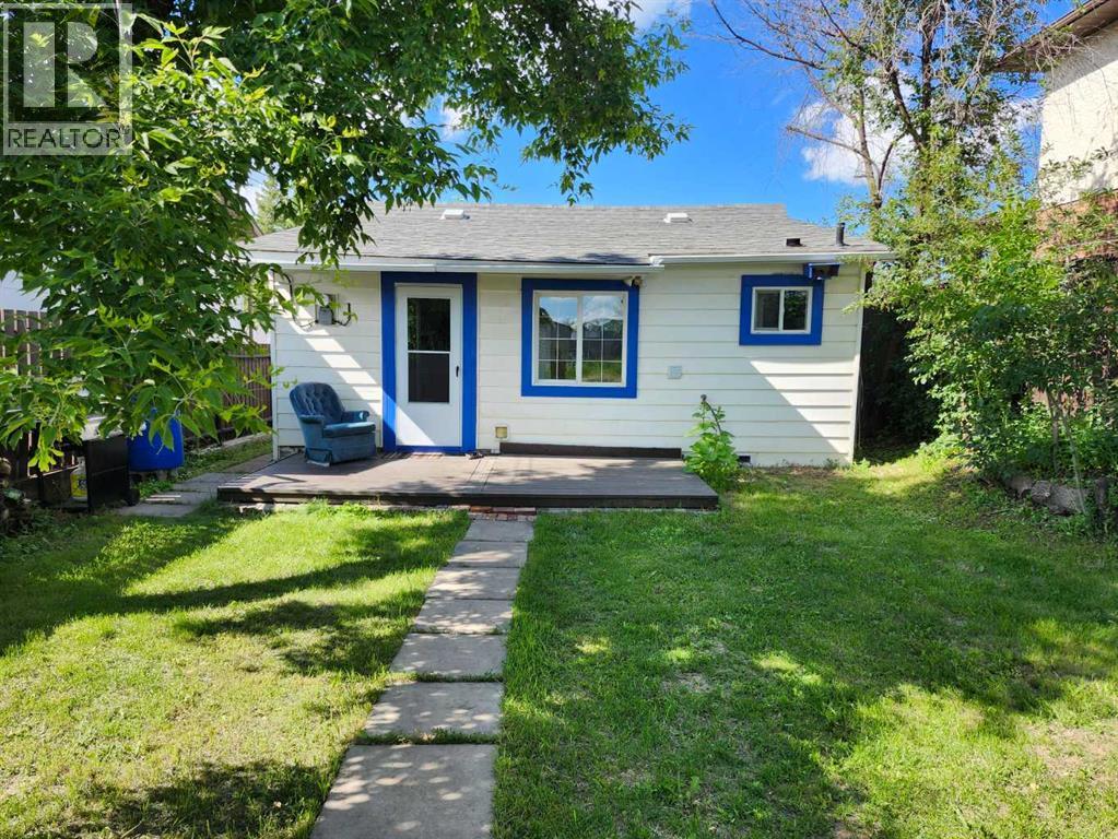 655 3 Avenue W, Drumheller, Alberta  T0J 0Y3 - Photo 2 - A2326272