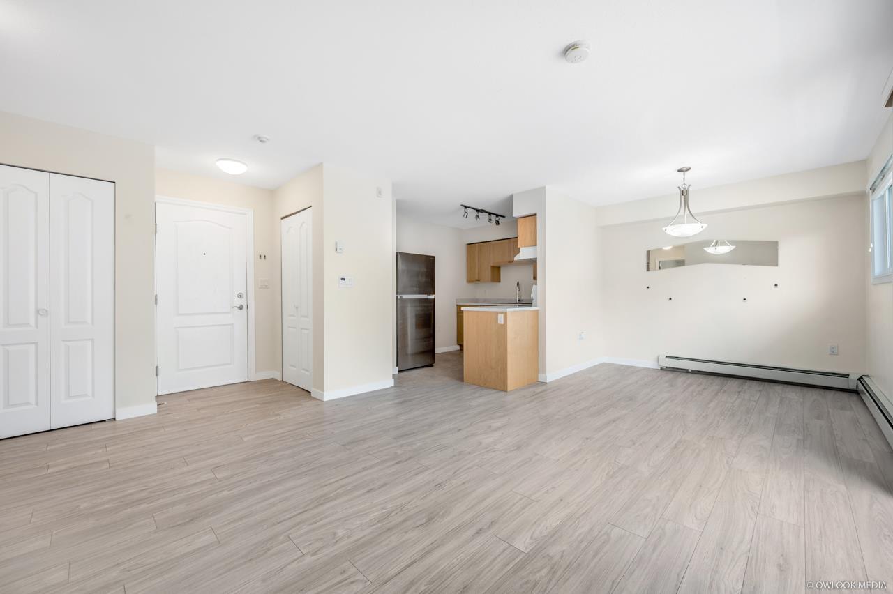 103 14881 Marine Drive Drive, White Rock, British Columbia  V4B 1C2 - Photo 2 - R3158939