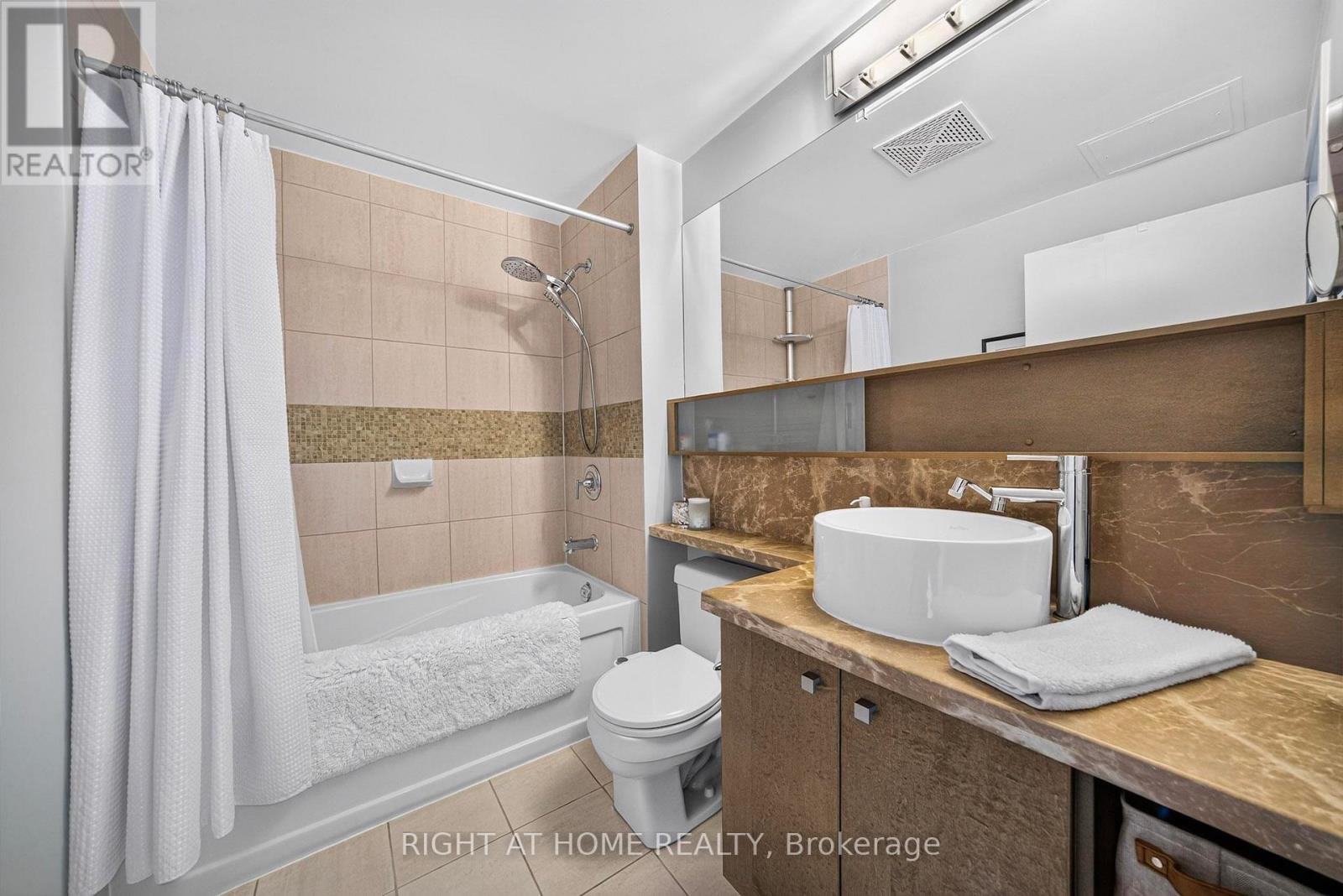5509 - 11 Brunel Court, Toronto, Ontario  M5V 3Y3 - Photo 15 - C13724244