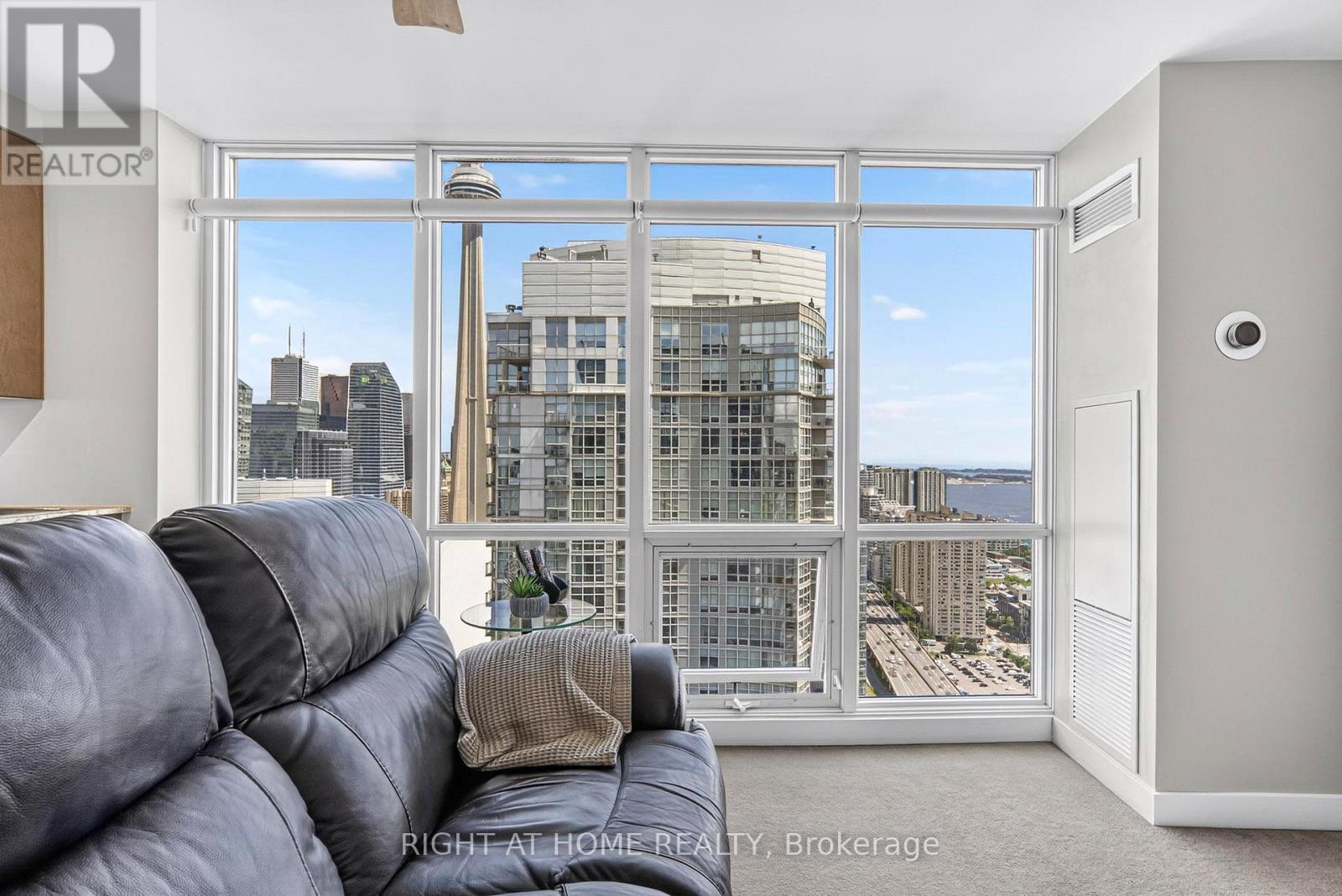 5509 - 11 Brunel Court, Toronto, Ontario  M5V 3Y3 - Photo 4 - C13724244