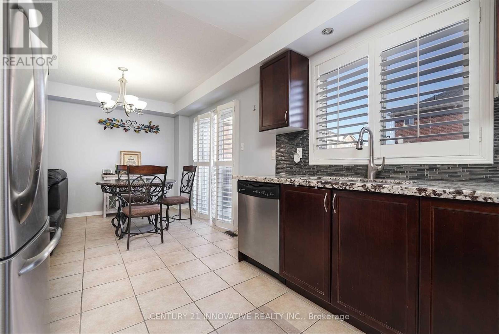 97 Hollingsworth Circle, Brampton, Ontario  L7A 0J5 - Photo 5 - W13727940