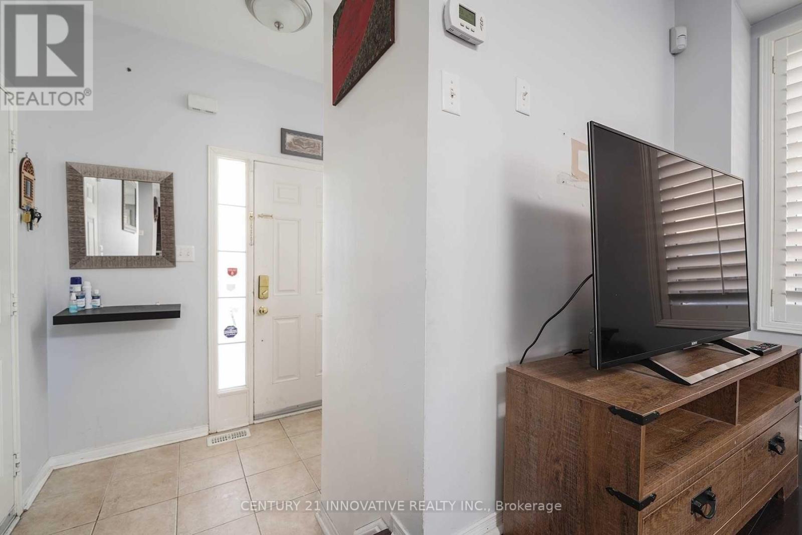 97 Hollingsworth Circle, Brampton, Ontario  L7A 0J5 - Photo 3 - W13727940