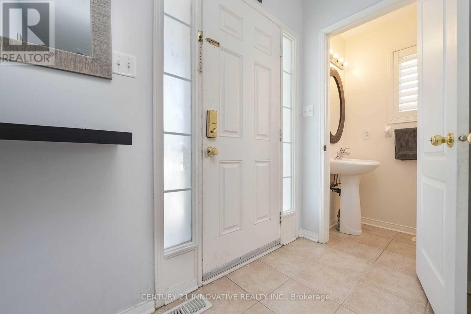 97 Hollingsworth Circle, Brampton, Ontario  L7A 0J5 - Photo 2 - W13727940
