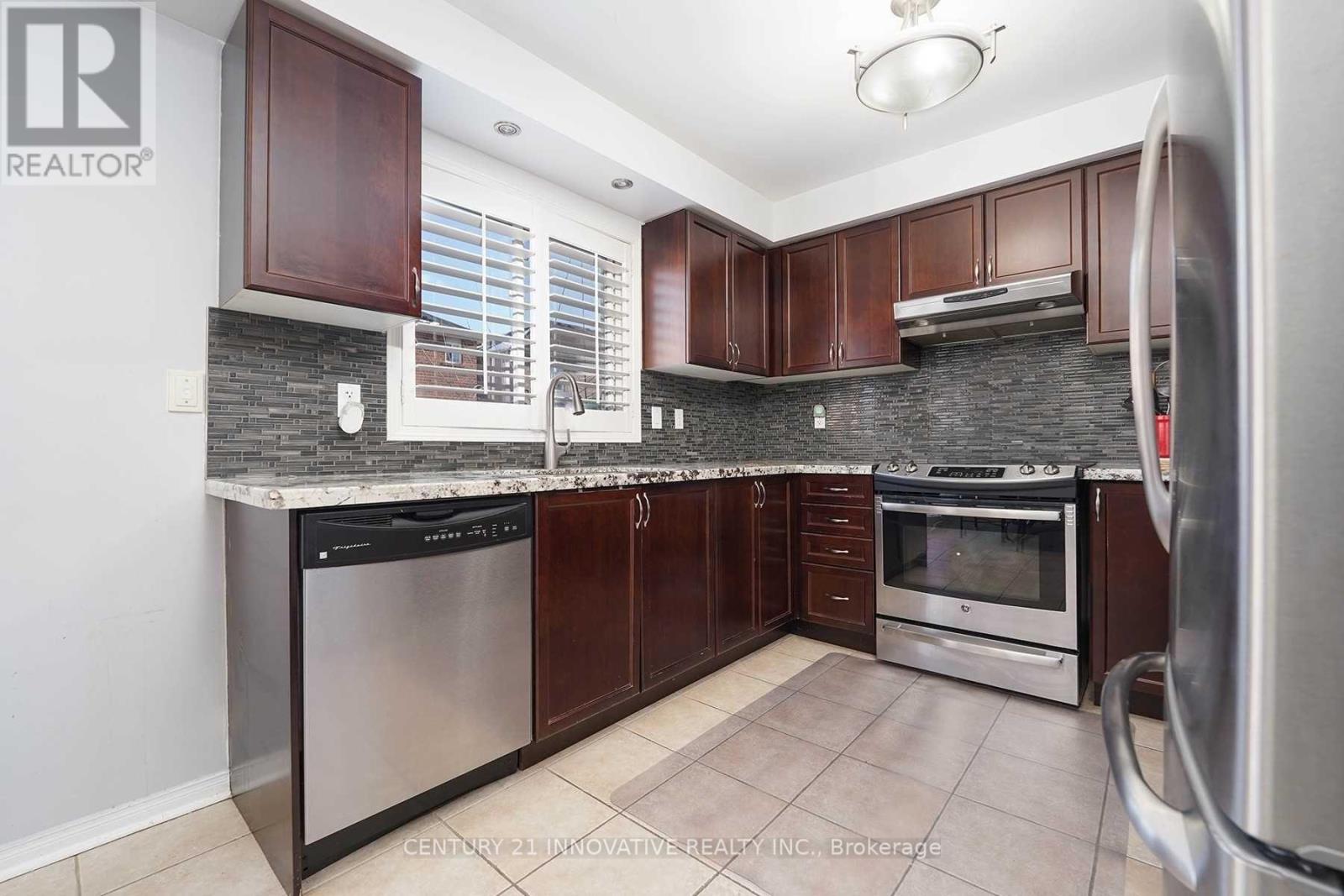 97 Hollingsworth Circle, Brampton, Ontario  L7A 0J5 - Photo 6 - W13727940