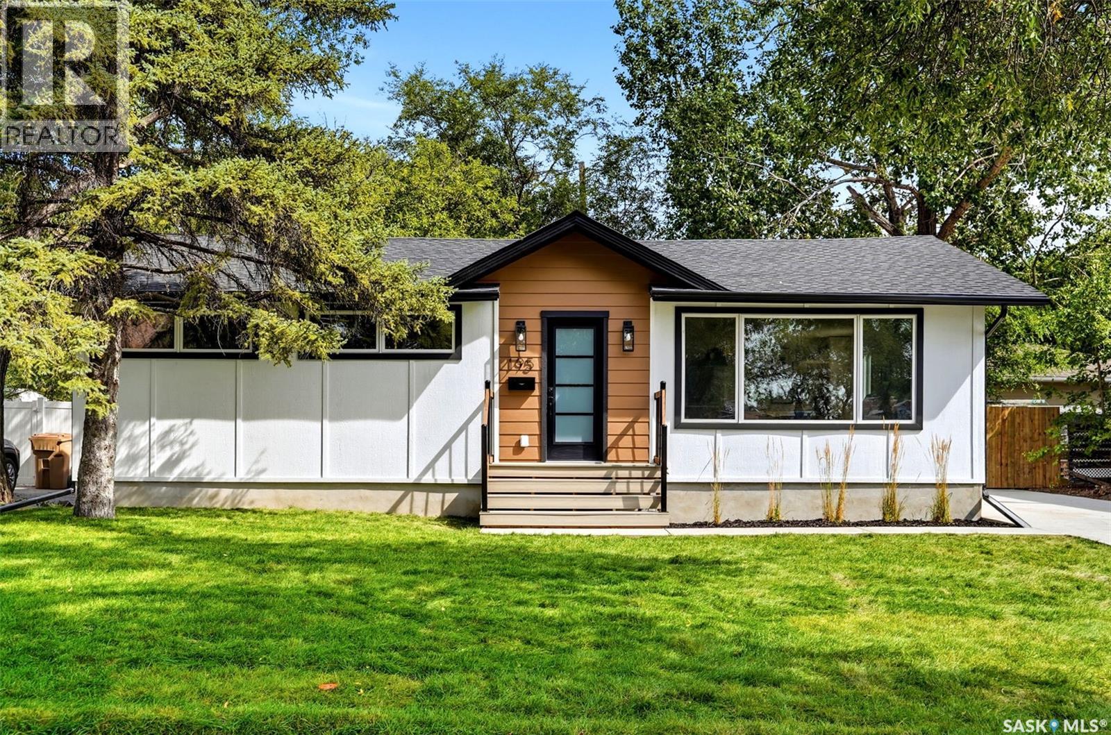 195 Massey Road, Regina, Saskatchewan  S4S 4N3 - Photo 2 - SK047071