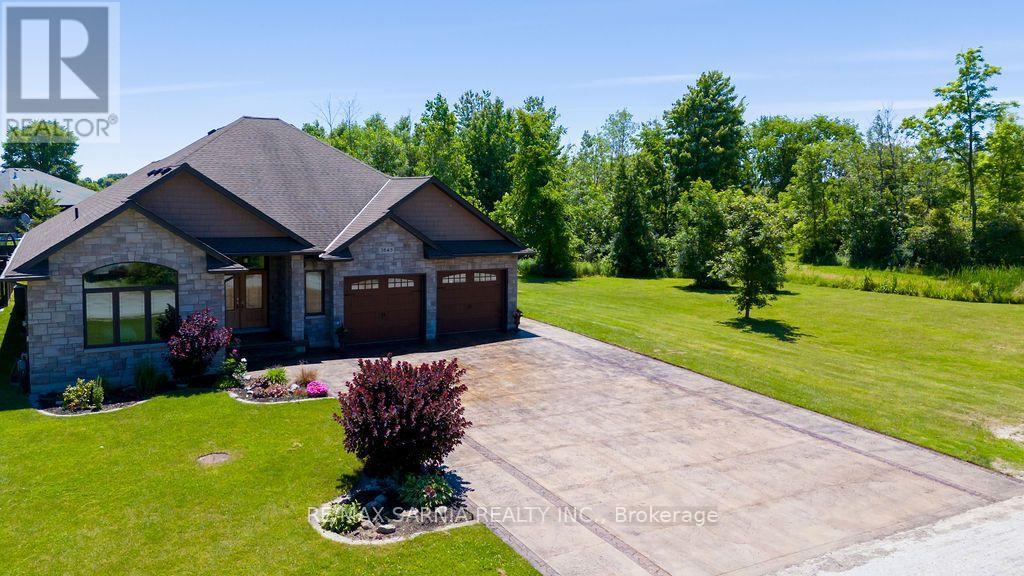 3849 FERNE AVENUE Plympton-Wyoming (Plympton Wyoming) Ontario Canada N0N1E0 2
