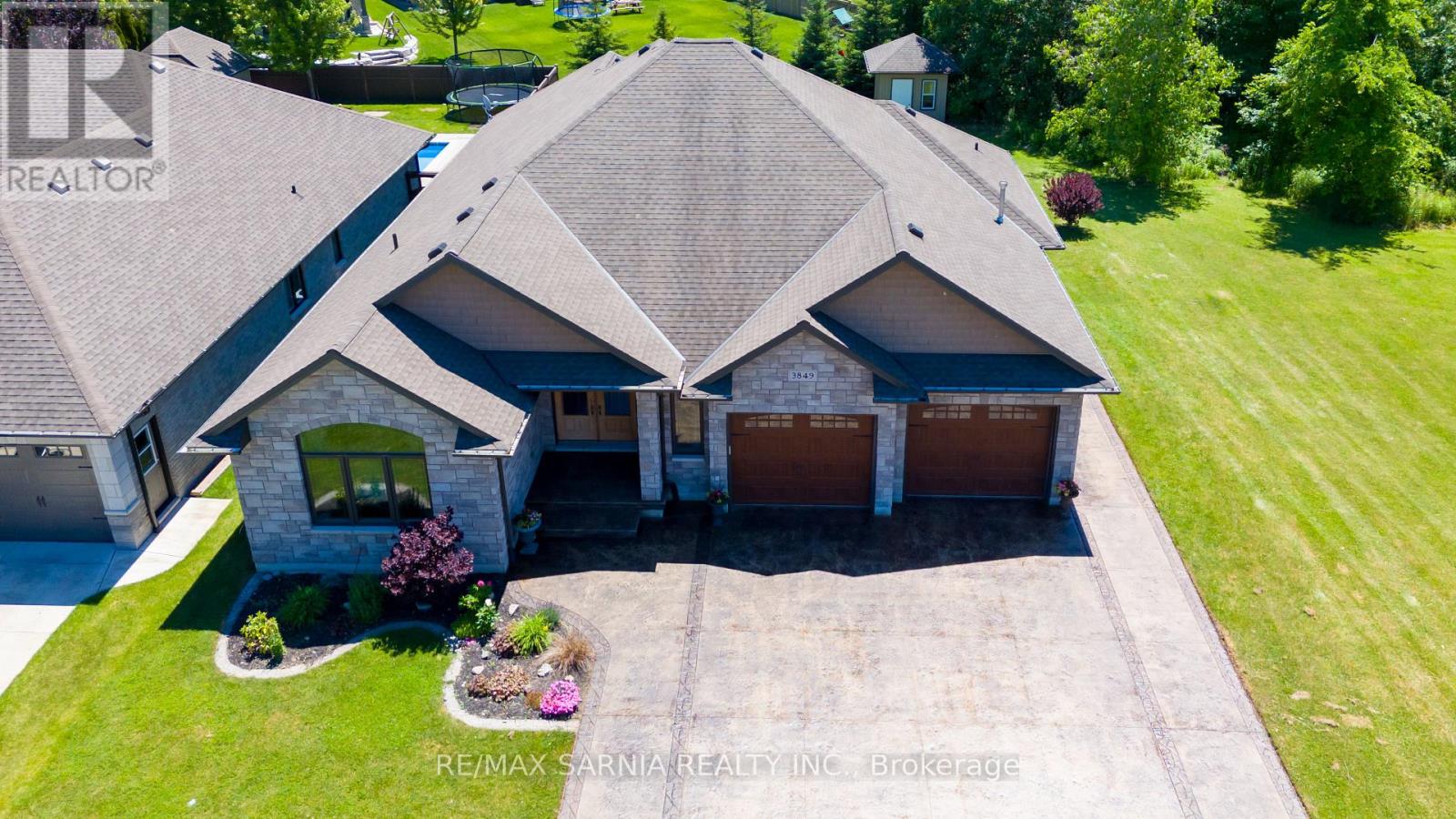 3849 FERNE AVENUE Plympton-Wyoming (Plympton Wyoming) Ontario Canada N0N1E0 3