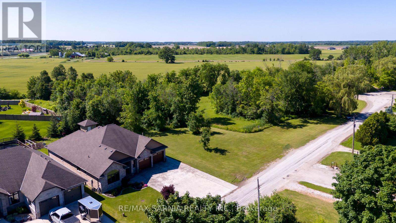 3849 FERNE AVENUE Plympton-Wyoming (Plympton Wyoming) Ontario Canada N0N1E0 4