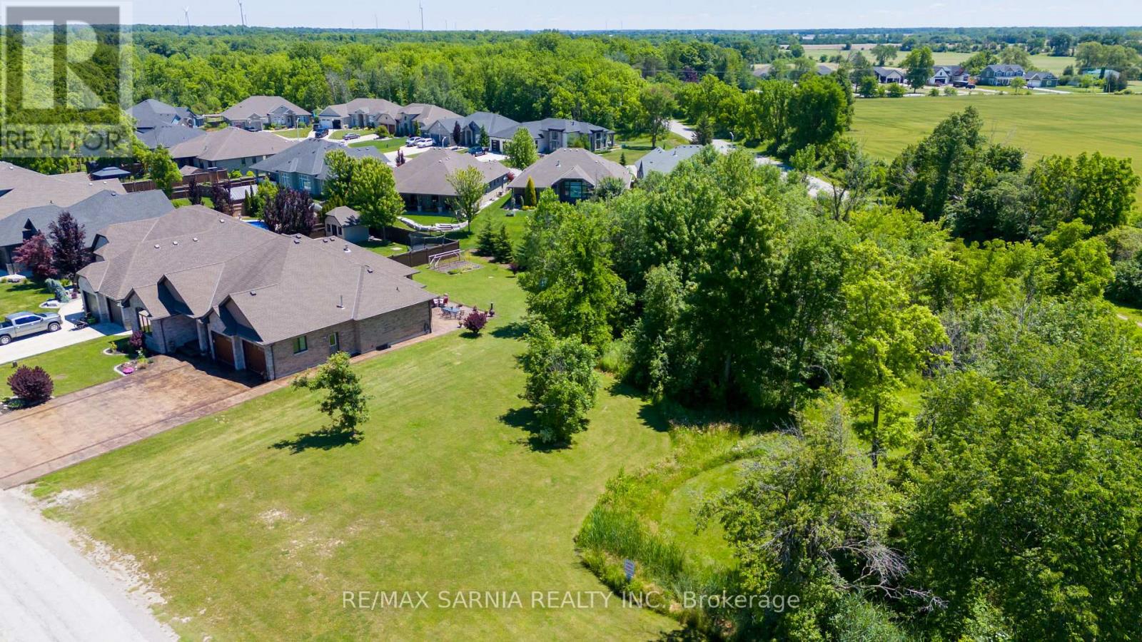 3849 FERNE AVENUE Plympton-Wyoming (Plympton Wyoming) Ontario Canada N0N1E0 5