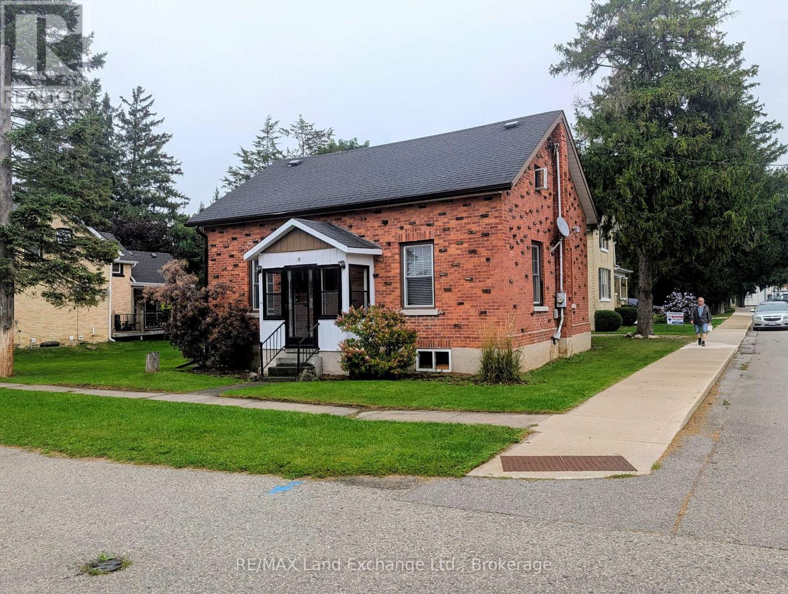 10 MARY STREET, Brockton, Ontario