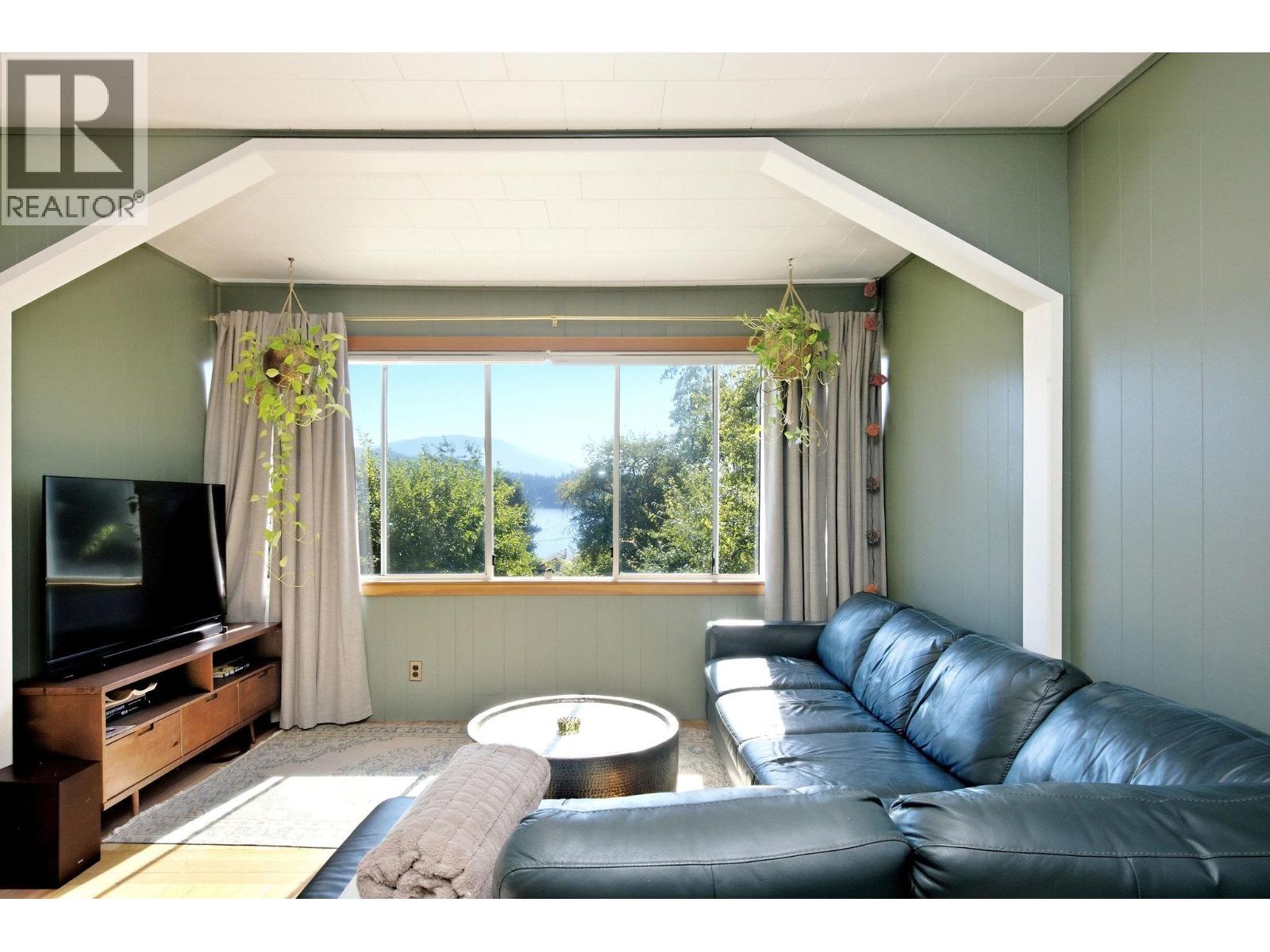 633 Beach Avenue, Gibsons, British Columbia  V0N 1V9 - Photo 13 - R3159936