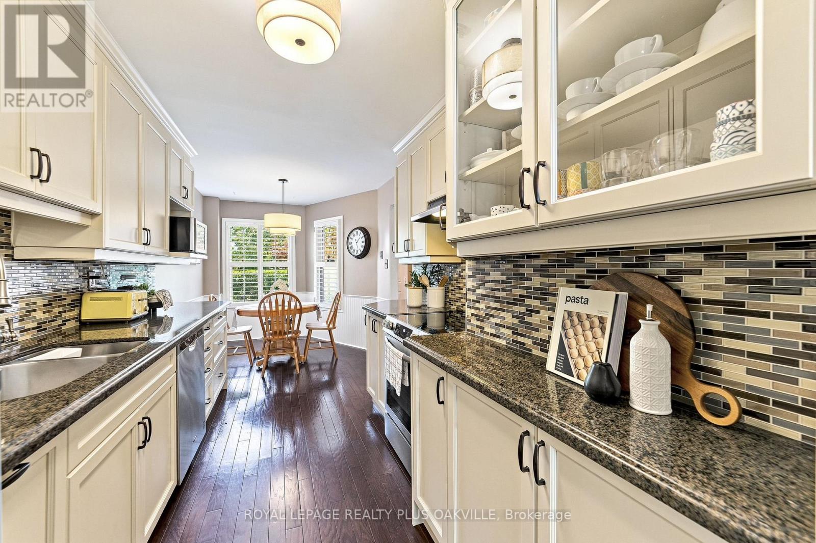 1221 Hedgestone Crescent, Oakville, Ontario  L6M 1X7 - Photo 11 - W13728040