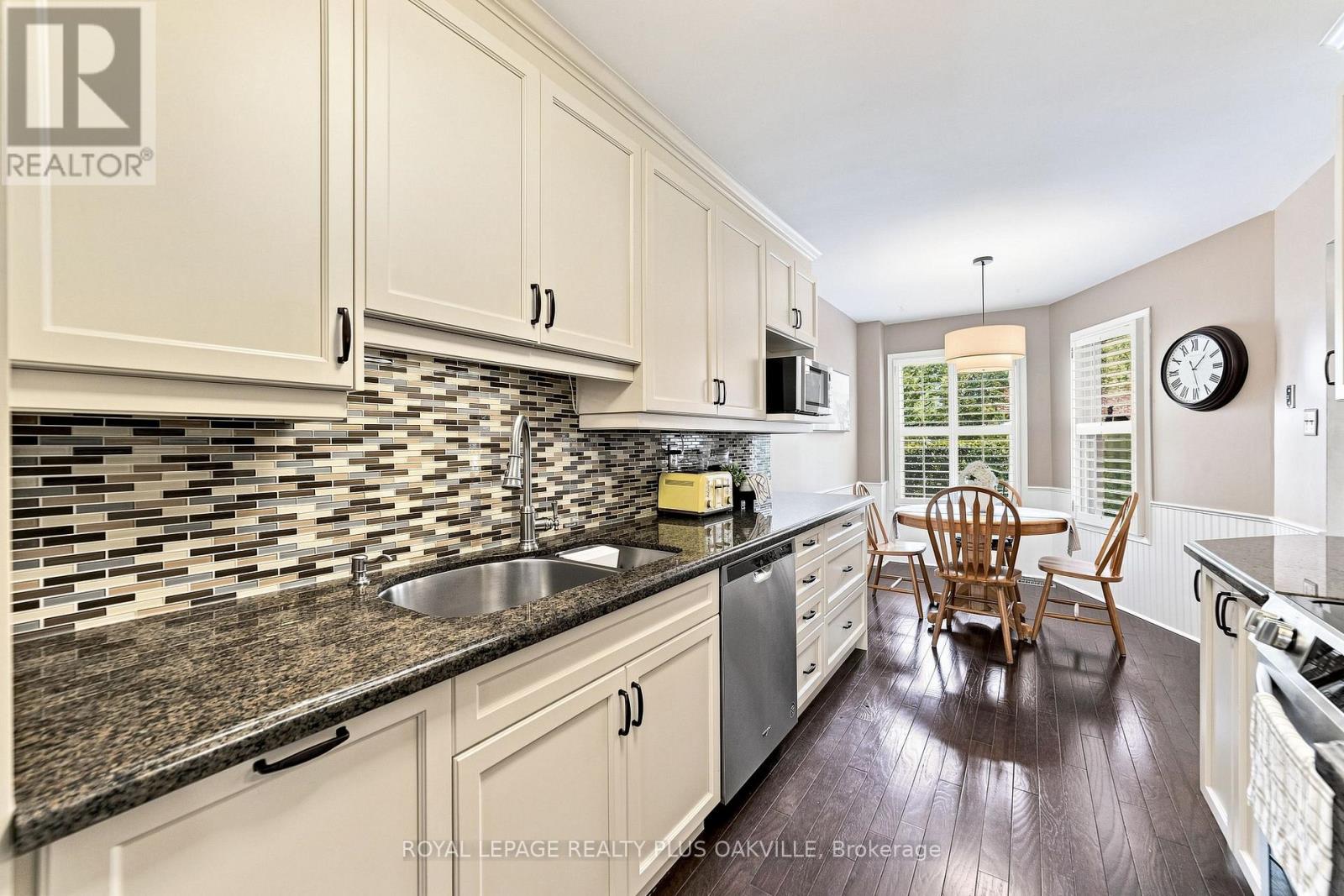 1221 Hedgestone Crescent, Oakville, Ontario  L6M 1X7 - Photo 12 - W13728040