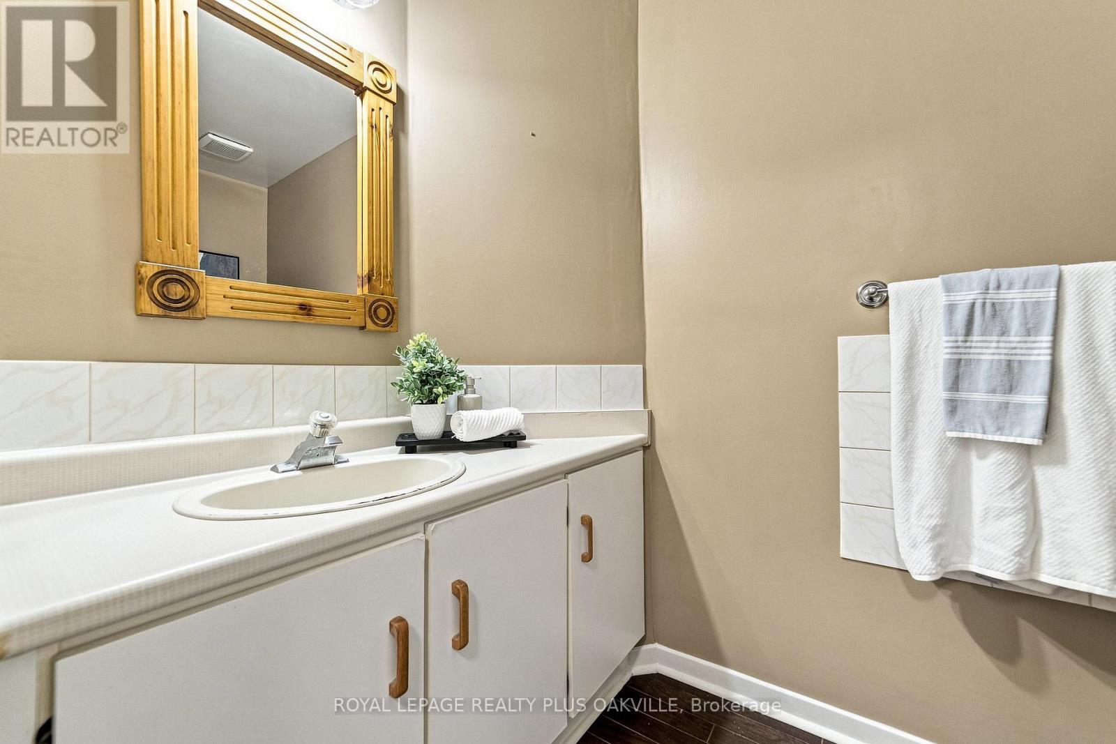 1221 Hedgestone Crescent, Oakville, Ontario  L6M 1X7 - Photo 5 - W13728040