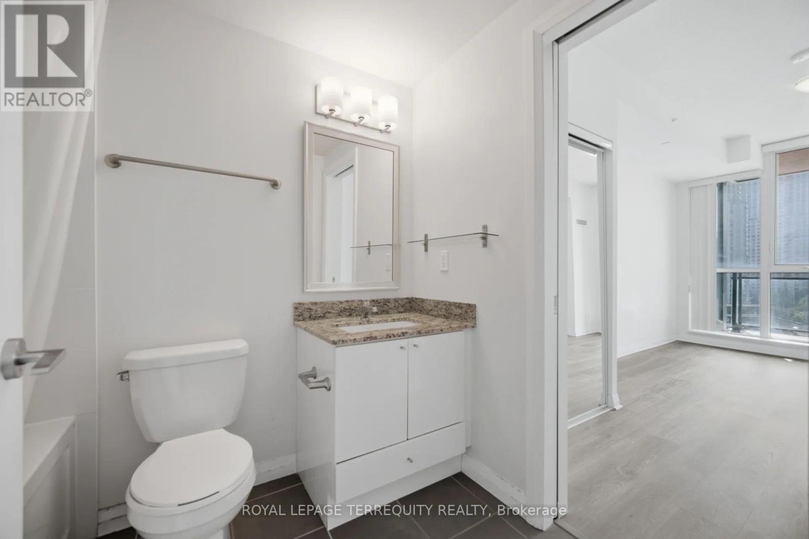 703 - 75 Eglinton Avenue W, Mississauga, Ontario  L5R 0E5 - Photo 24 - W13728054