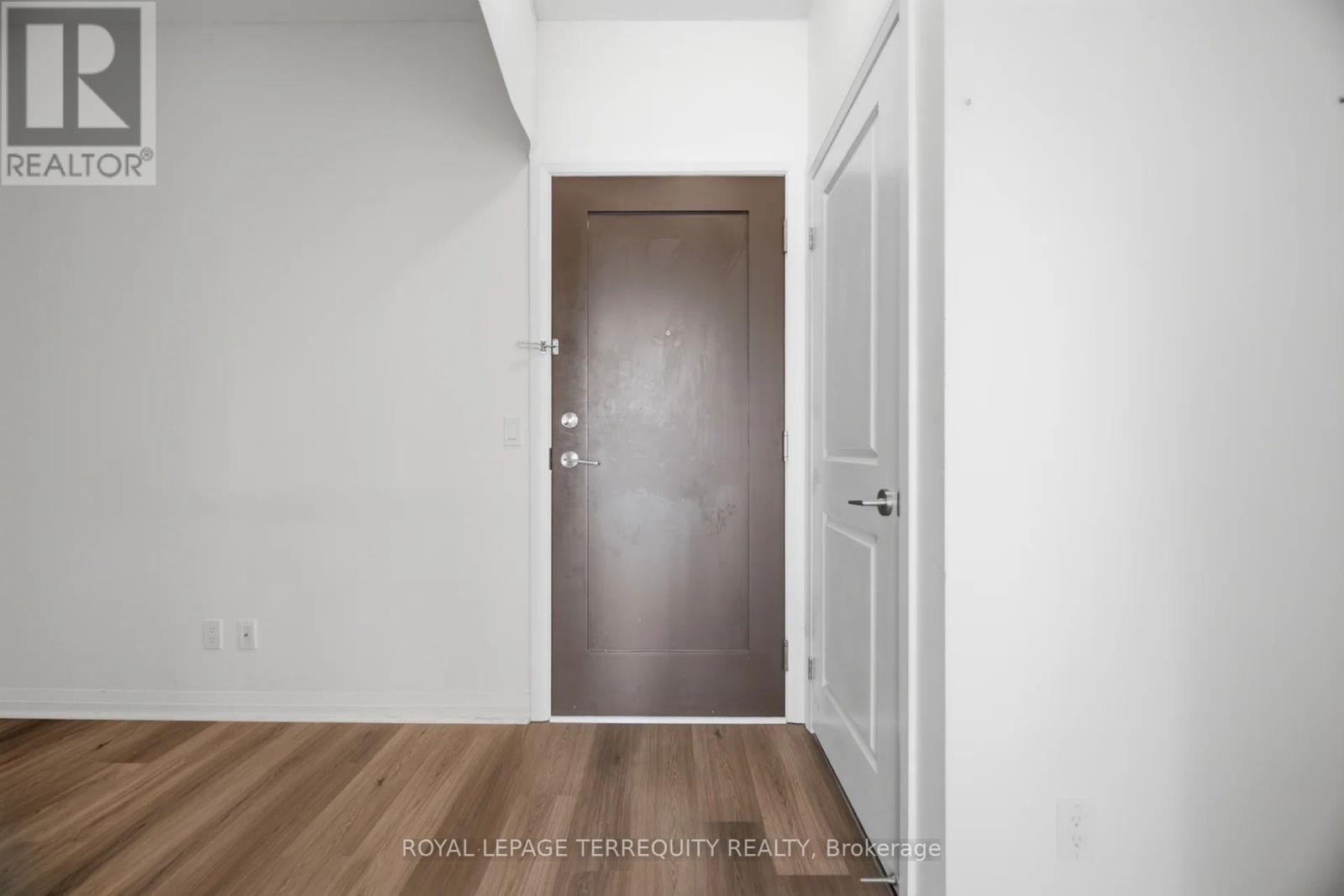 703 - 75 Eglinton Avenue W, Mississauga, Ontario  L5R 0E5 - Photo 5 - W13728054