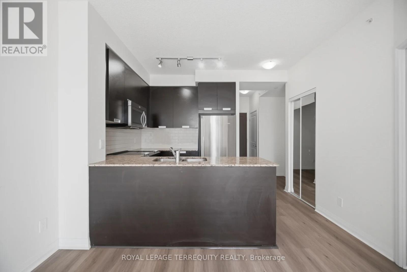 703 - 75 Eglinton Avenue W, Mississauga, Ontario  L5R 0E5 - Photo 9 - W13728054