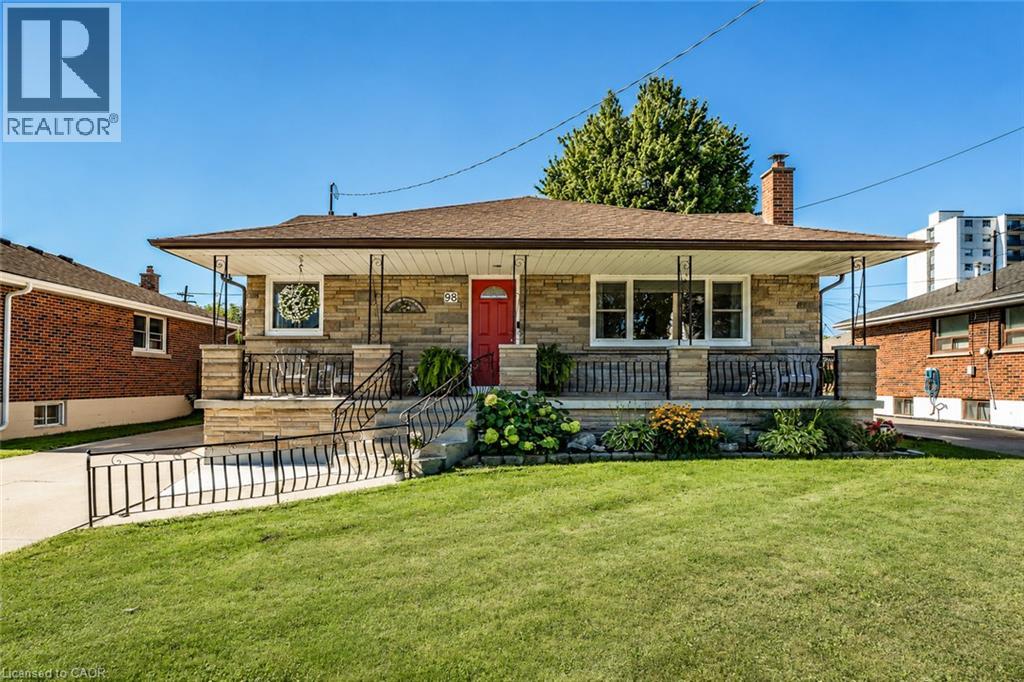 98 DUNCOMBE Drive, Hamilton, Ontario