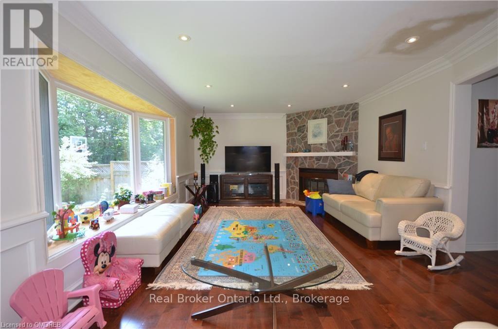 1609 Pilgrims Way, Oakville, Ontario  L6M 2H2 - Photo 10 - W13728164