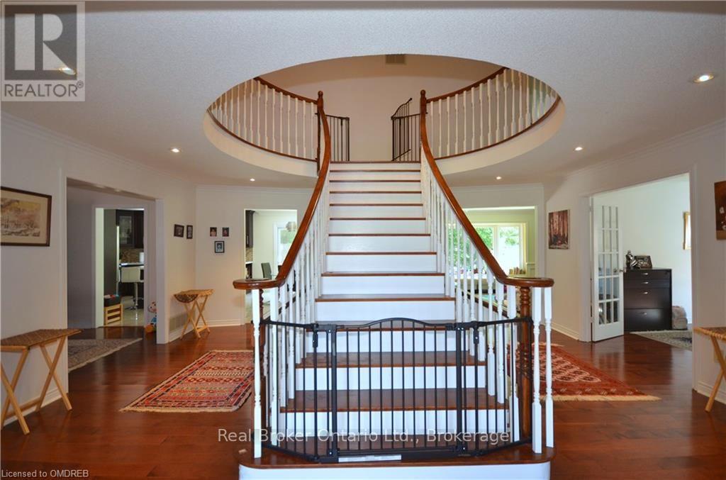 1609 Pilgrims Way, Oakville, Ontario  L6M 2H2 - Photo 11 - W13728164