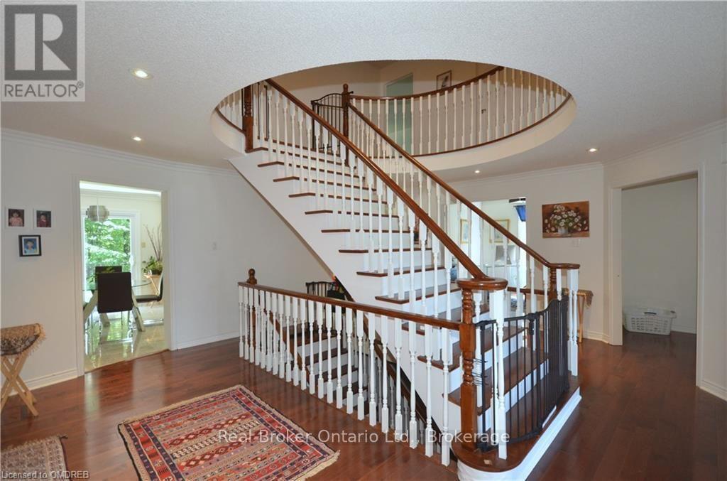 1609 Pilgrims Way, Oakville, Ontario  L6M 2H2 - Photo 12 - W13728164