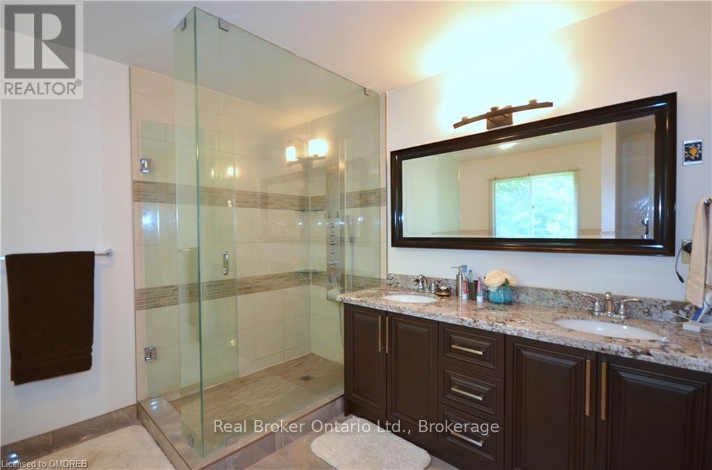 1609 Pilgrims Way, Oakville, Ontario  L6M 2H2 - Photo 18 - W13728164