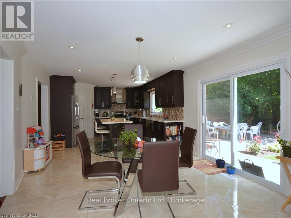 1609 Pilgrims Way, Oakville, Ontario  L6M 2H2 - Photo 3 - W13728164