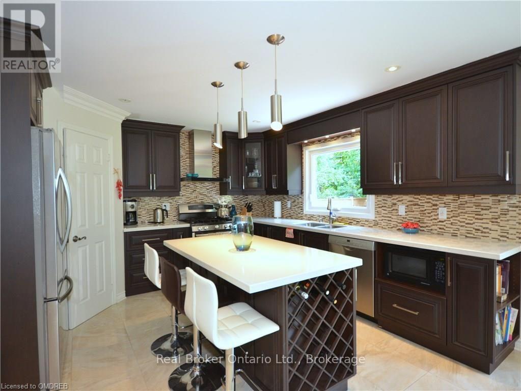 1609 Pilgrims Way, Oakville, Ontario  L6M 2H2 - Photo 5 - W13728164