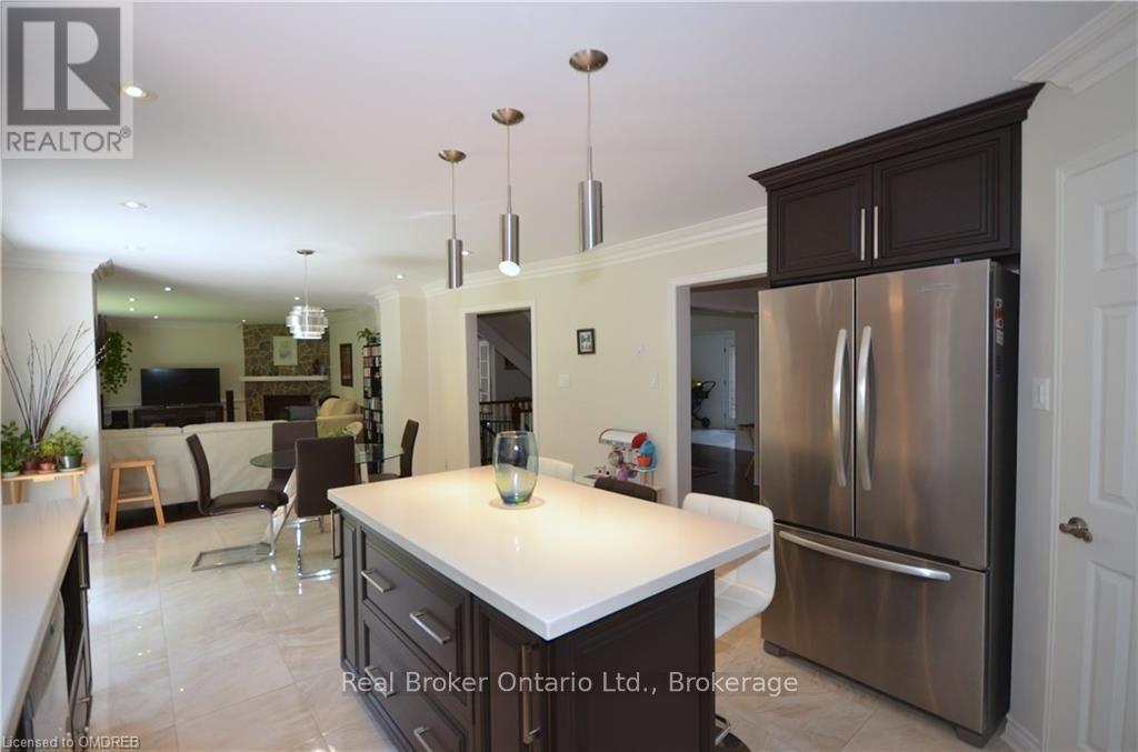 1609 Pilgrims Way, Oakville, Ontario  L6M 2H2 - Photo 6 - W13728164