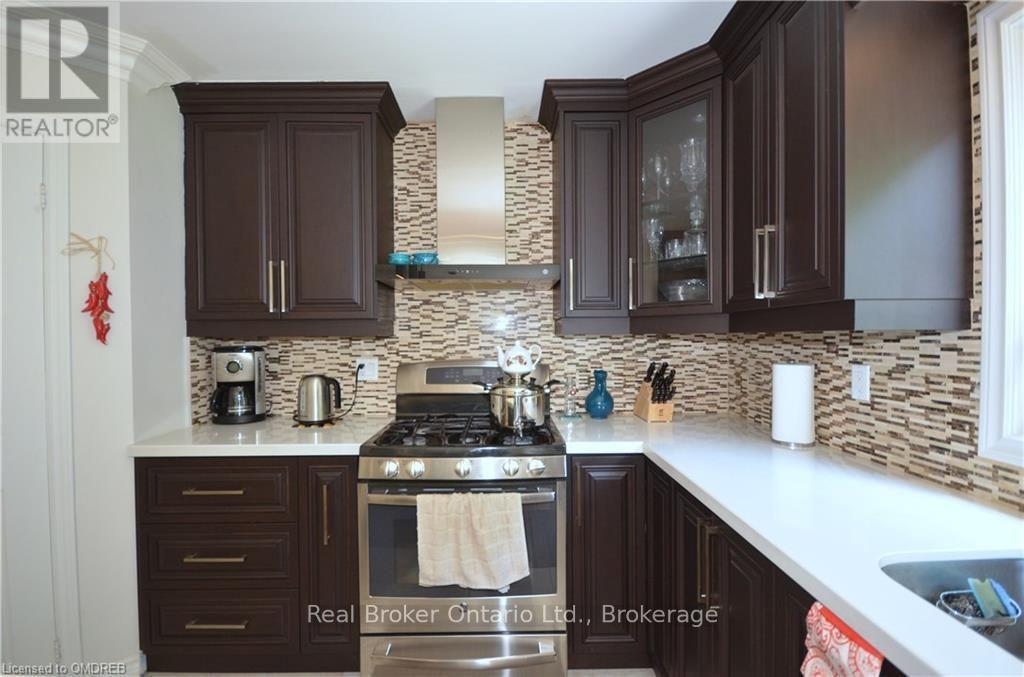 1609 Pilgrims Way, Oakville, Ontario  L6M 2H2 - Photo 7 - W13728164