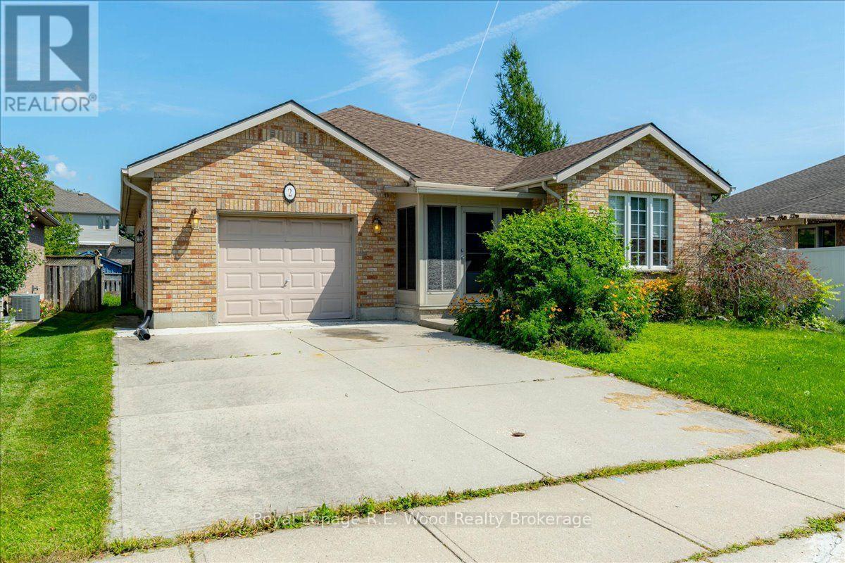 2 ORIOLE CRESCENT, Woodstock, Ontario