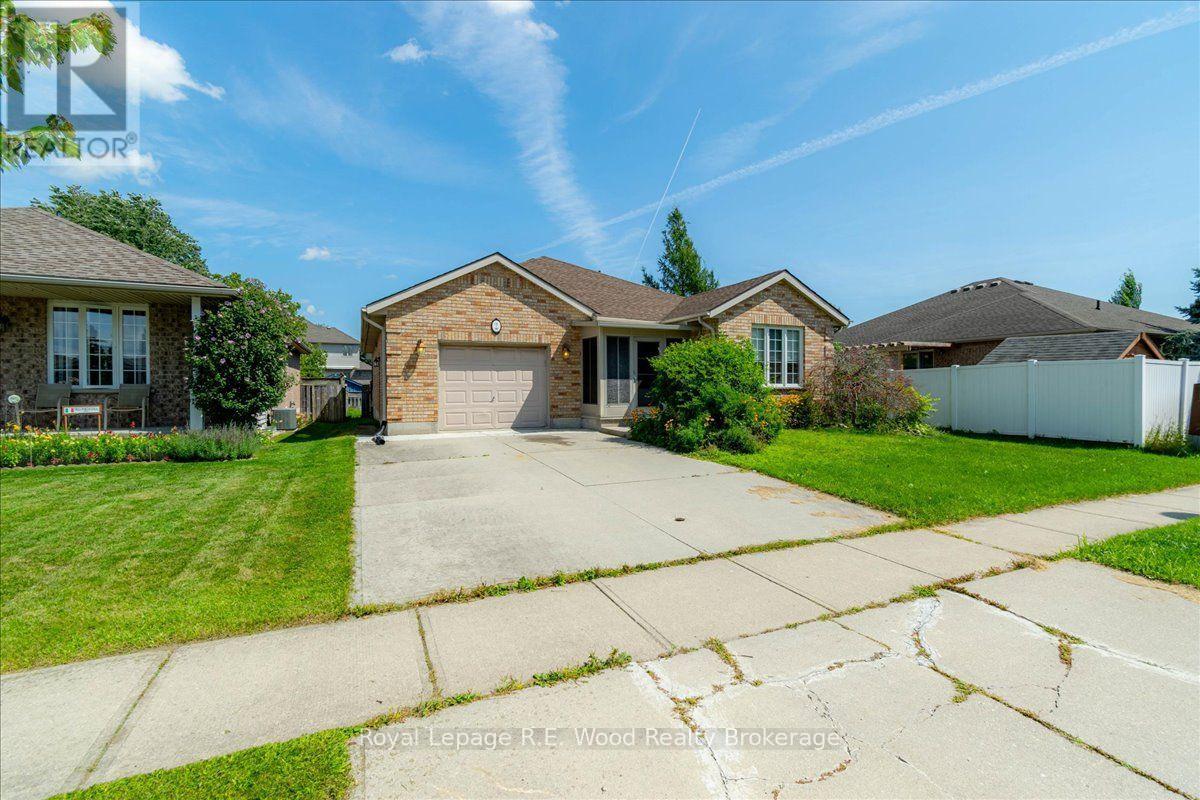 2 Oriole Crescent, Woodstock, Ontario  N4T 1T1 - Photo 3 - X13728190