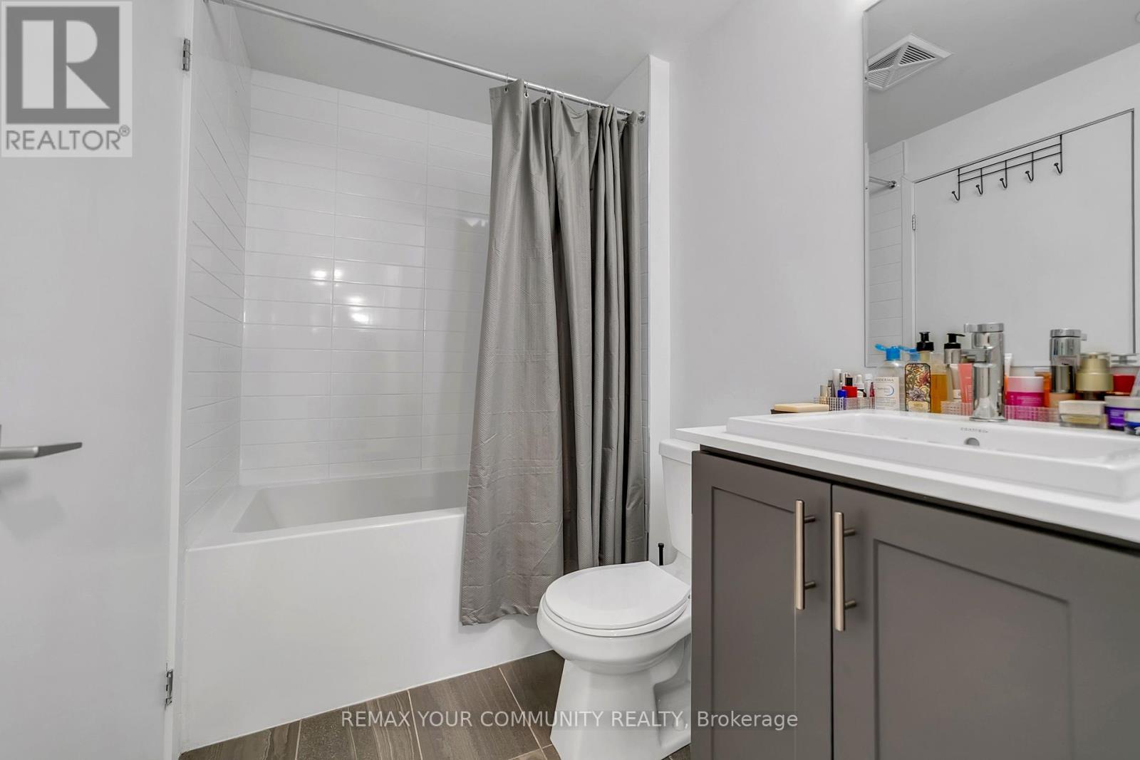 191 - 2-20 Lytham Green Circle, Newmarket, Ontario  L3Y 0H3 - Photo 6 - N13574778