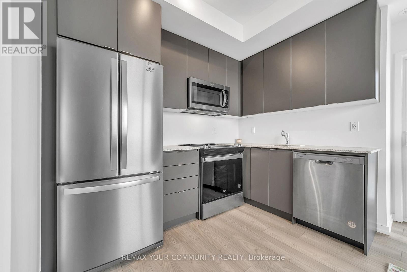 191 - 2-20 Lytham Green Circle, Newmarket, Ontario  L3Y 0H3 - Photo 2 - N13574778
