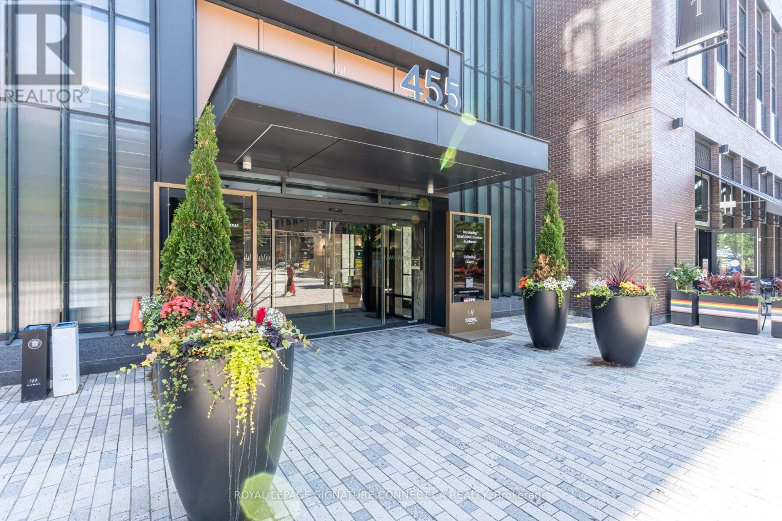402 - 455 Wellington Street W, Toronto, Ontario M5J 2R2 - Photo 2 - C13728184